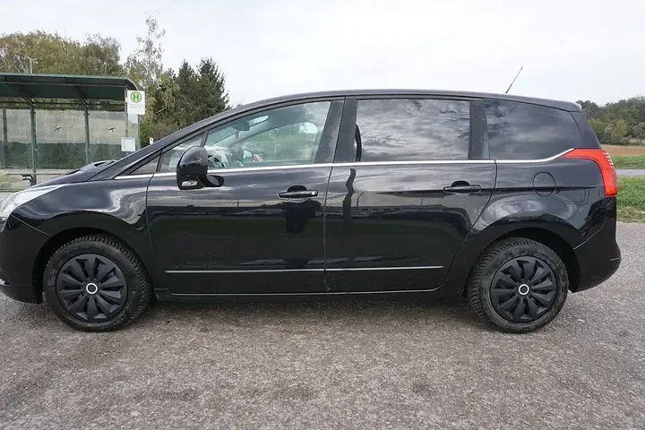 Peugeot 5008 2010 photo 3