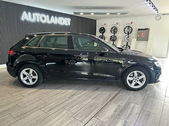 Audi A3 2018 photo 2