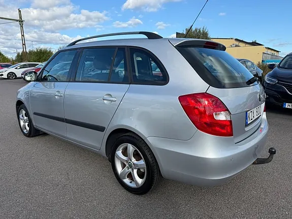 Skoda Fabia 2011 photo 3