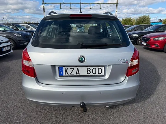 Skoda Fabia 2011 photo 4