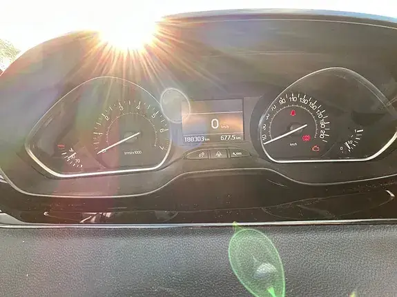 Peugeot 208 2014 photo 5