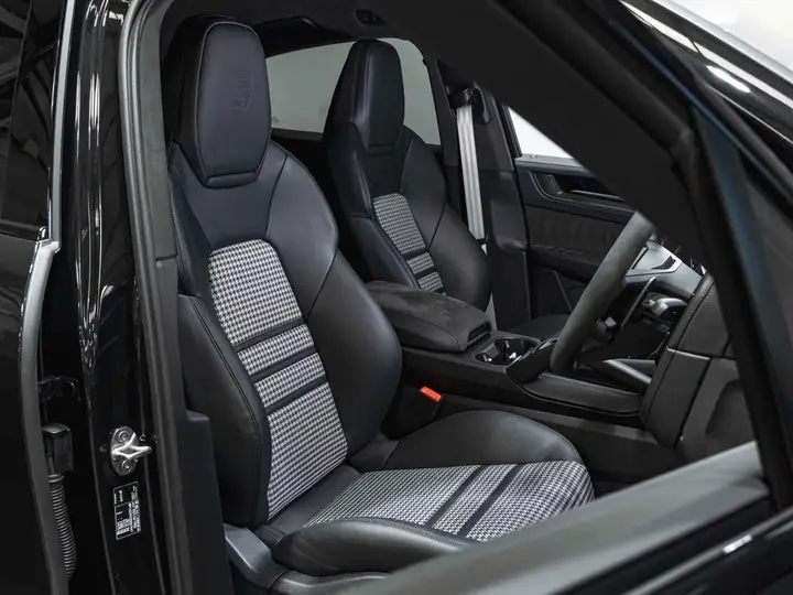Porsche Cayenne 2024 photo 2