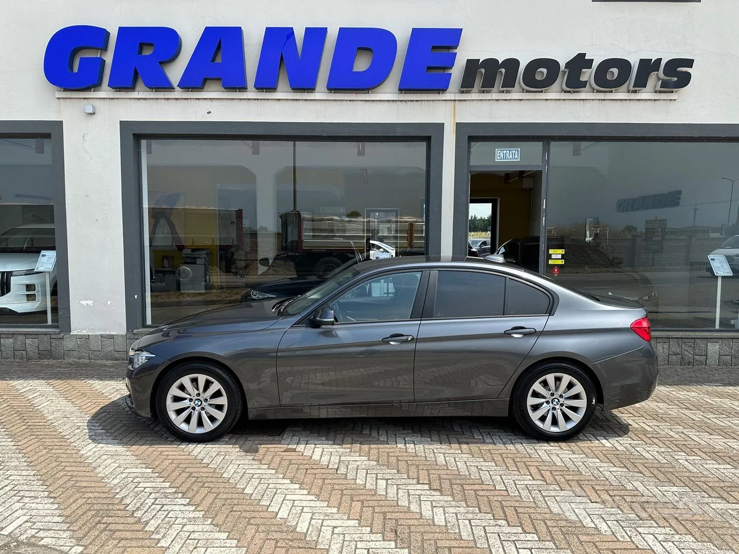 BMW 3 Series 2018 photo 4