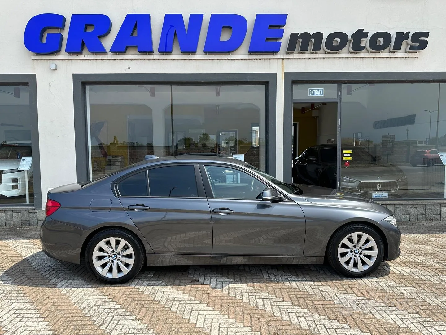 BMW 3 Series 2018 photo 3