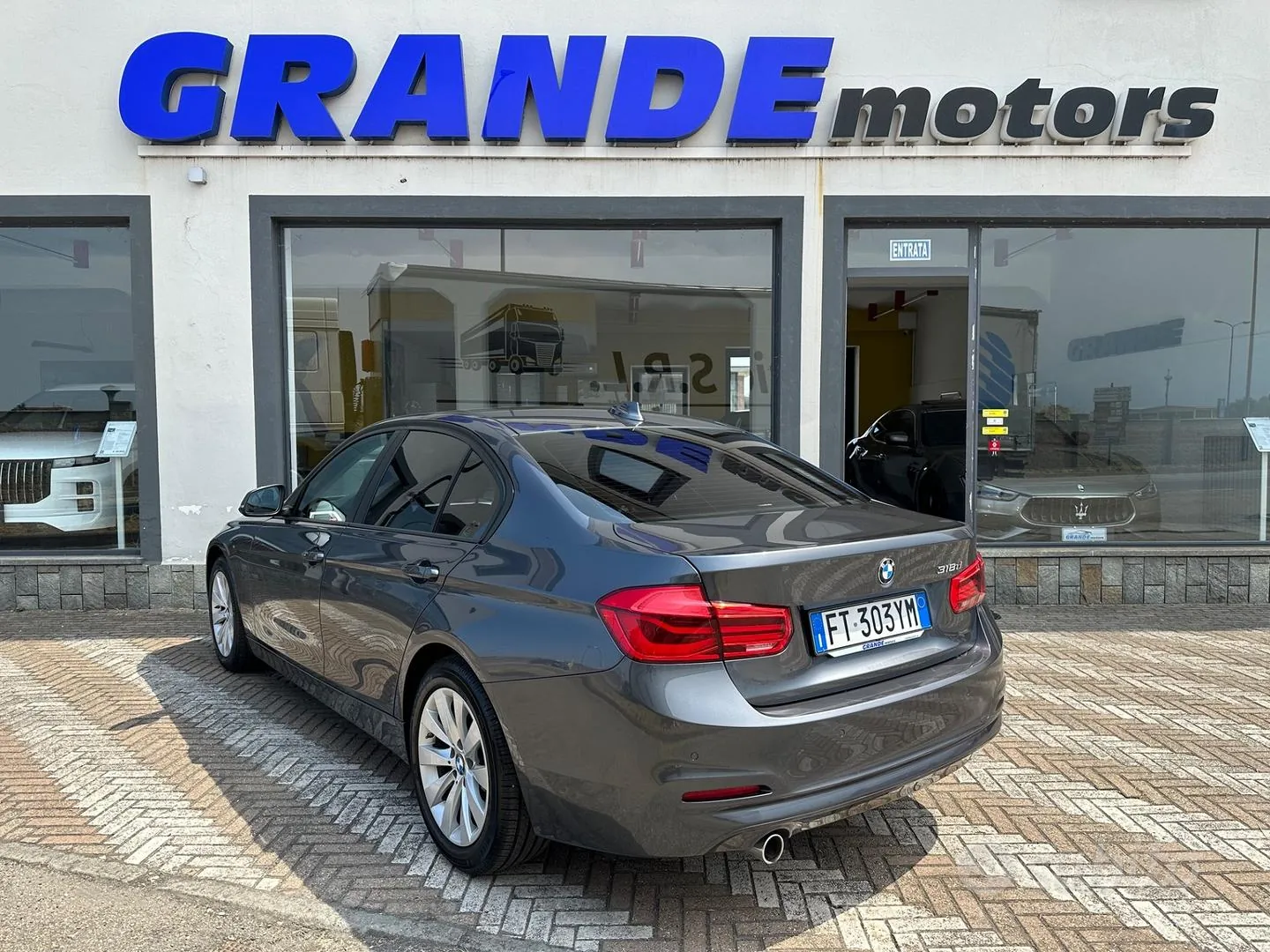 BMW 3 Series 2018 photo 5