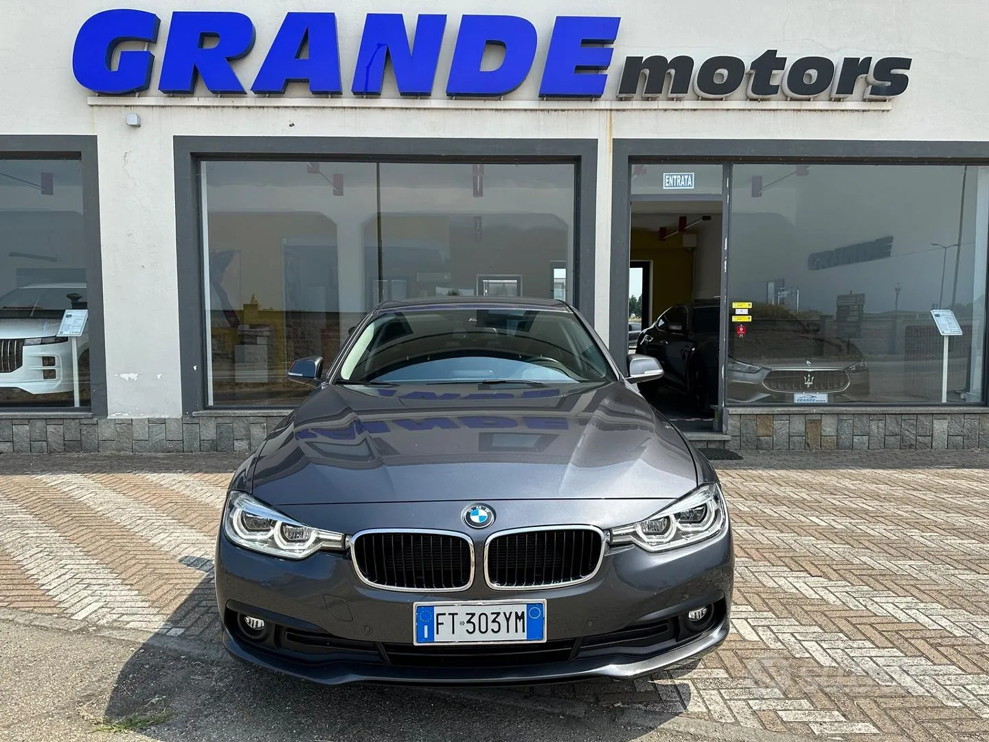 BMW 3 Series 2018 photo 2