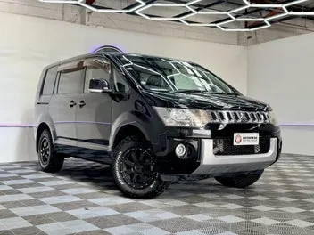 Mitsubishi Delica 2015 photo 2