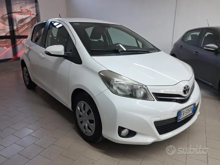 Toyota Yaris 2013 photo 4