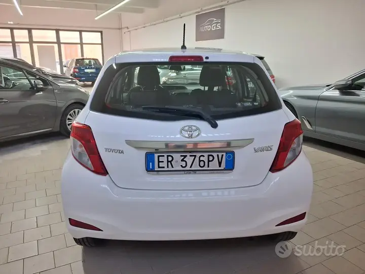 Toyota Yaris 2013 photo 5