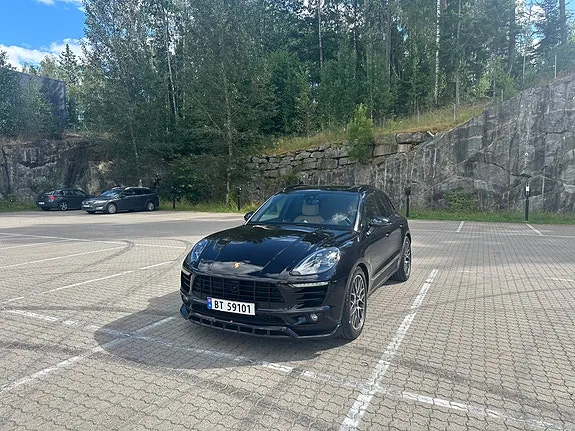 Porsche Macan 4 2017 photo 2