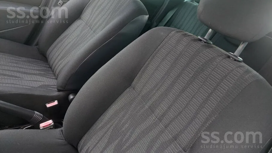 Dacia Duster 2010 photo 4