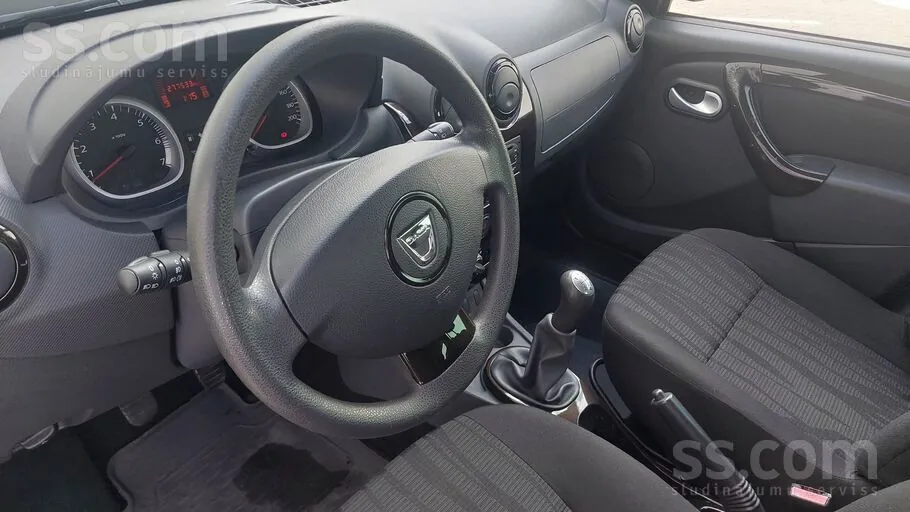 Dacia Duster 2010 photo 3