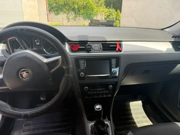 Skoda Rapid 2017 photo 3