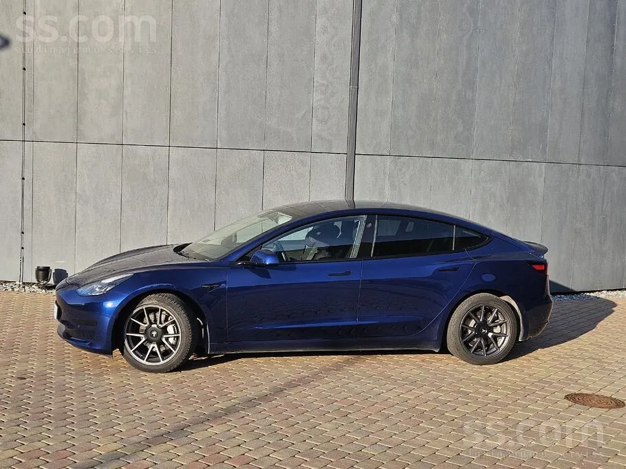 Tesla Model 3 2021 photo 2
