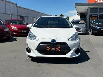 Toyota Aqua 2015 photo 3