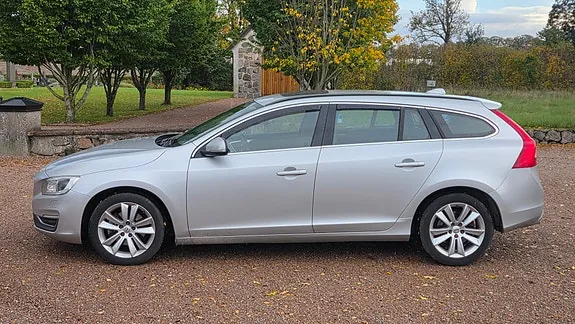 Volvo V60 2015 photo 2