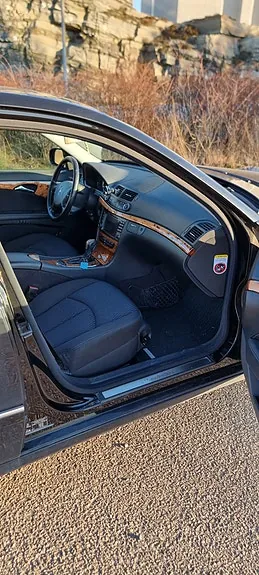 Mercedes-Benz E220 2005 photo 3