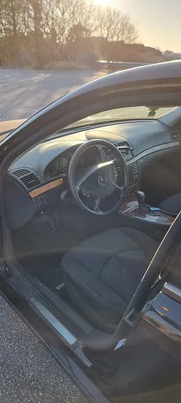 Mercedes-Benz E220 2005 photo 4