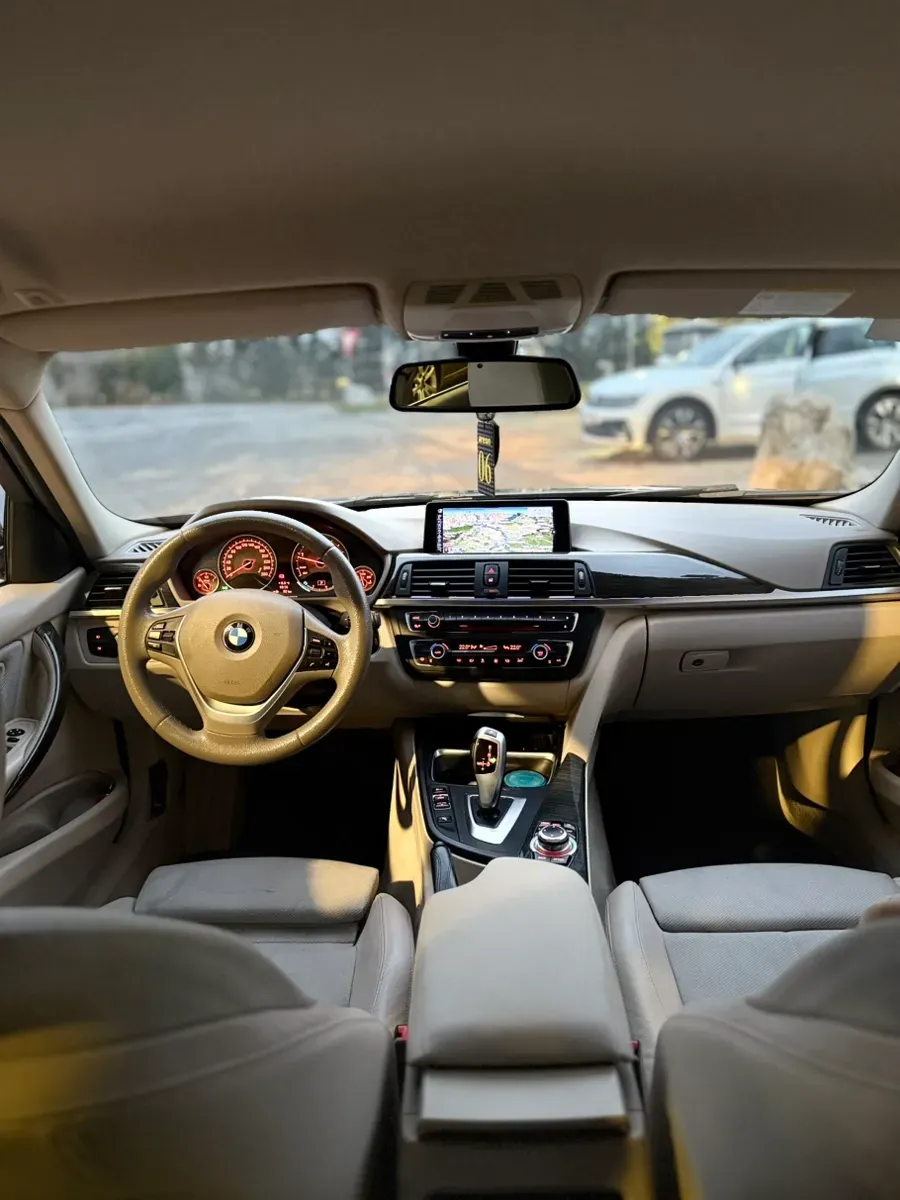 BMW 3 Series 2012 photo 3