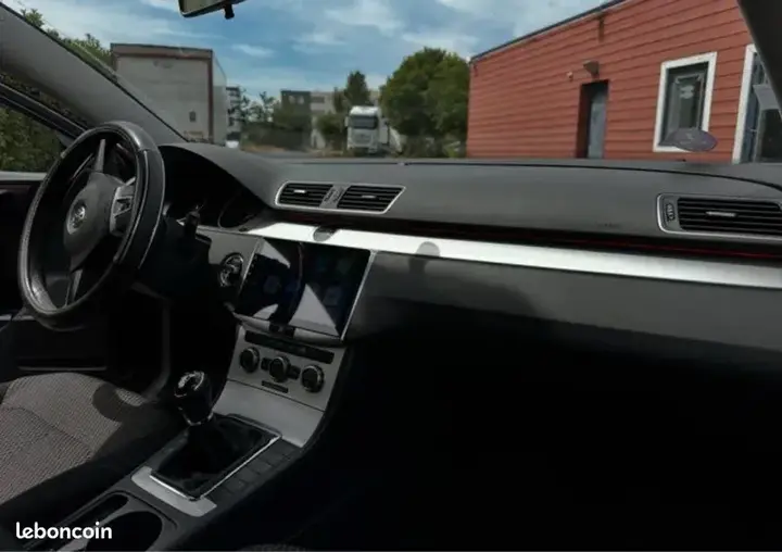 Volkswagen Passat 2012 photo 2