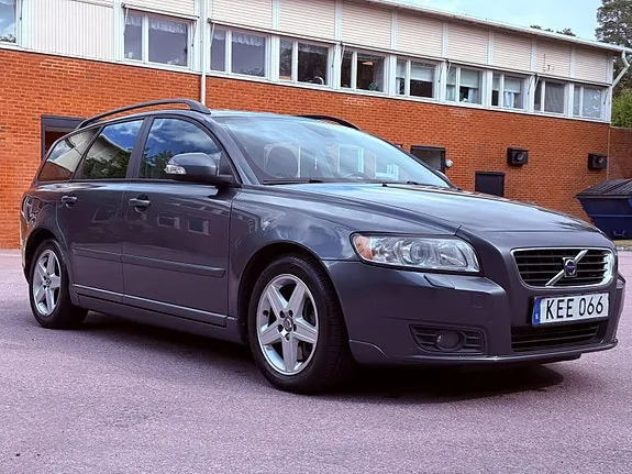 Volvo V50 2010 photo 2