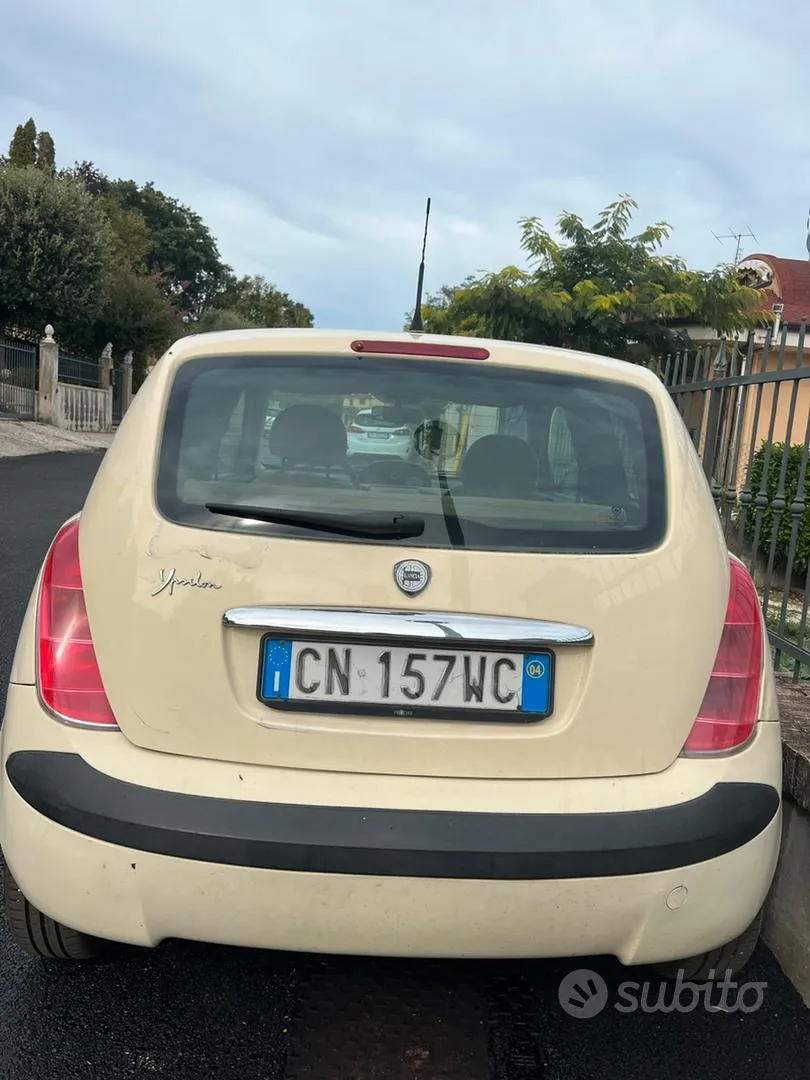 Lancia Ypsilon 2004 photo 2