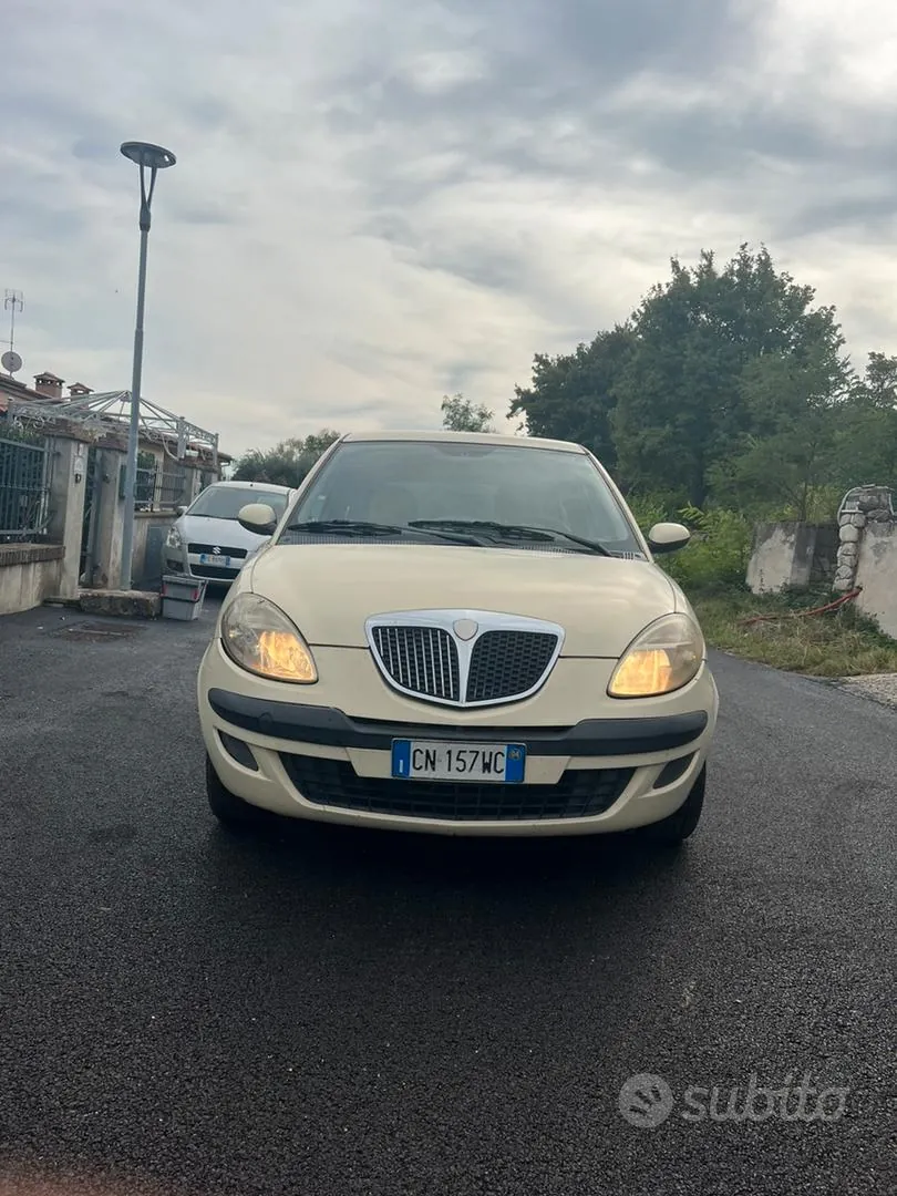 Lancia Ypsilon