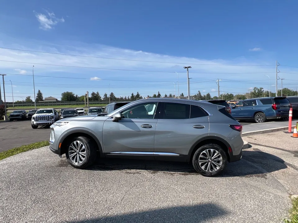 Buick Envision 2026 photo 2