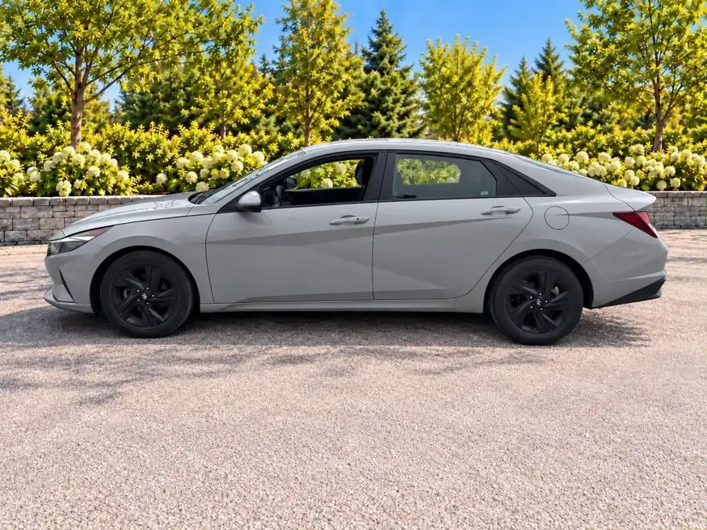 Hyundai Elantra 2022 photo 3