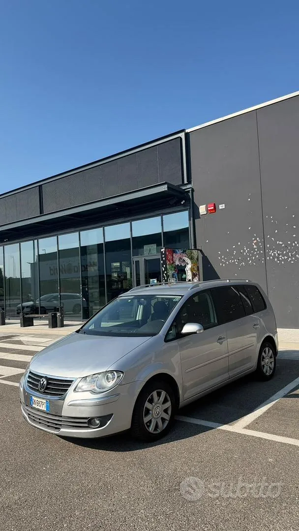 Volkswagen Touran 2008 photo 3