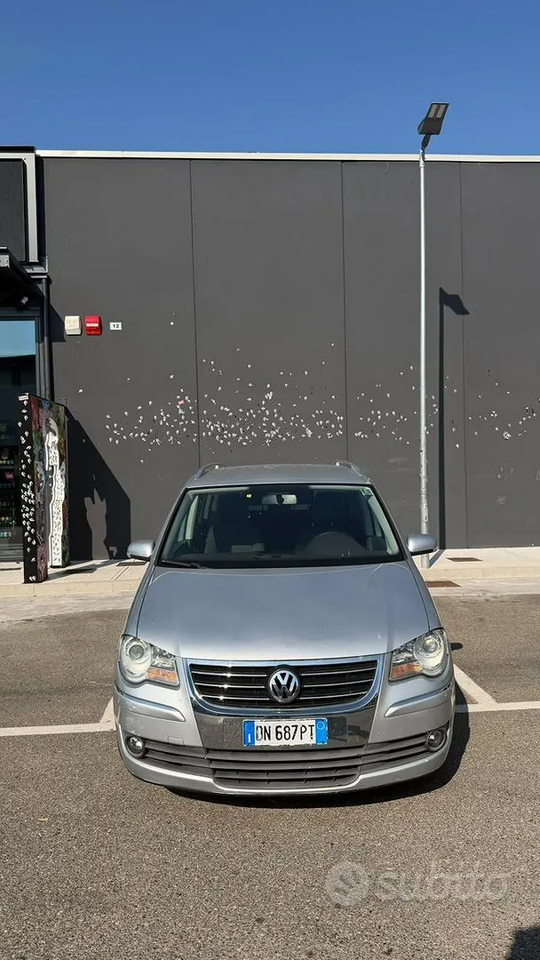 Volkswagen Touran 2008 photo 2