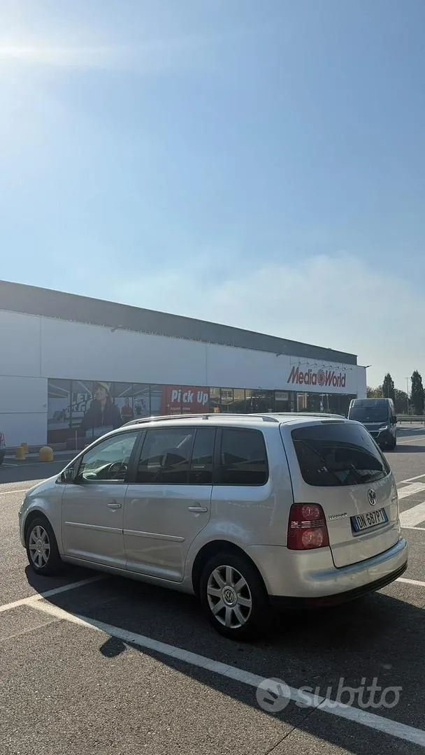 Volkswagen Touran 2008 photo 5