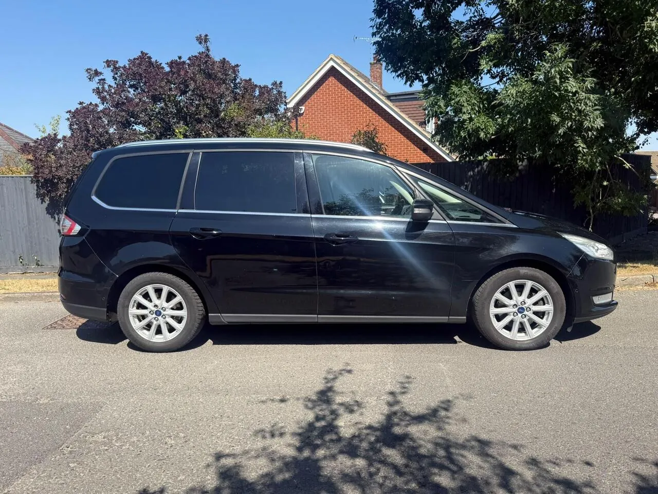 Ford Galaxy 2017 photo 2