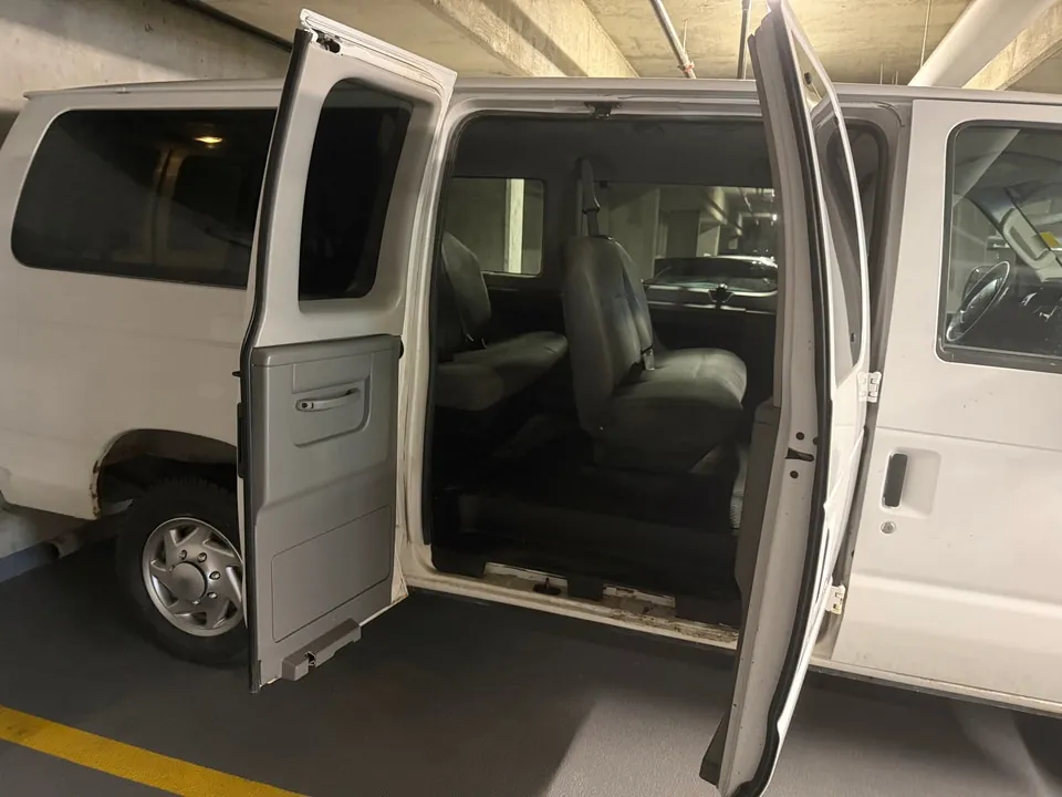 Ford E-350 2010 photo 4