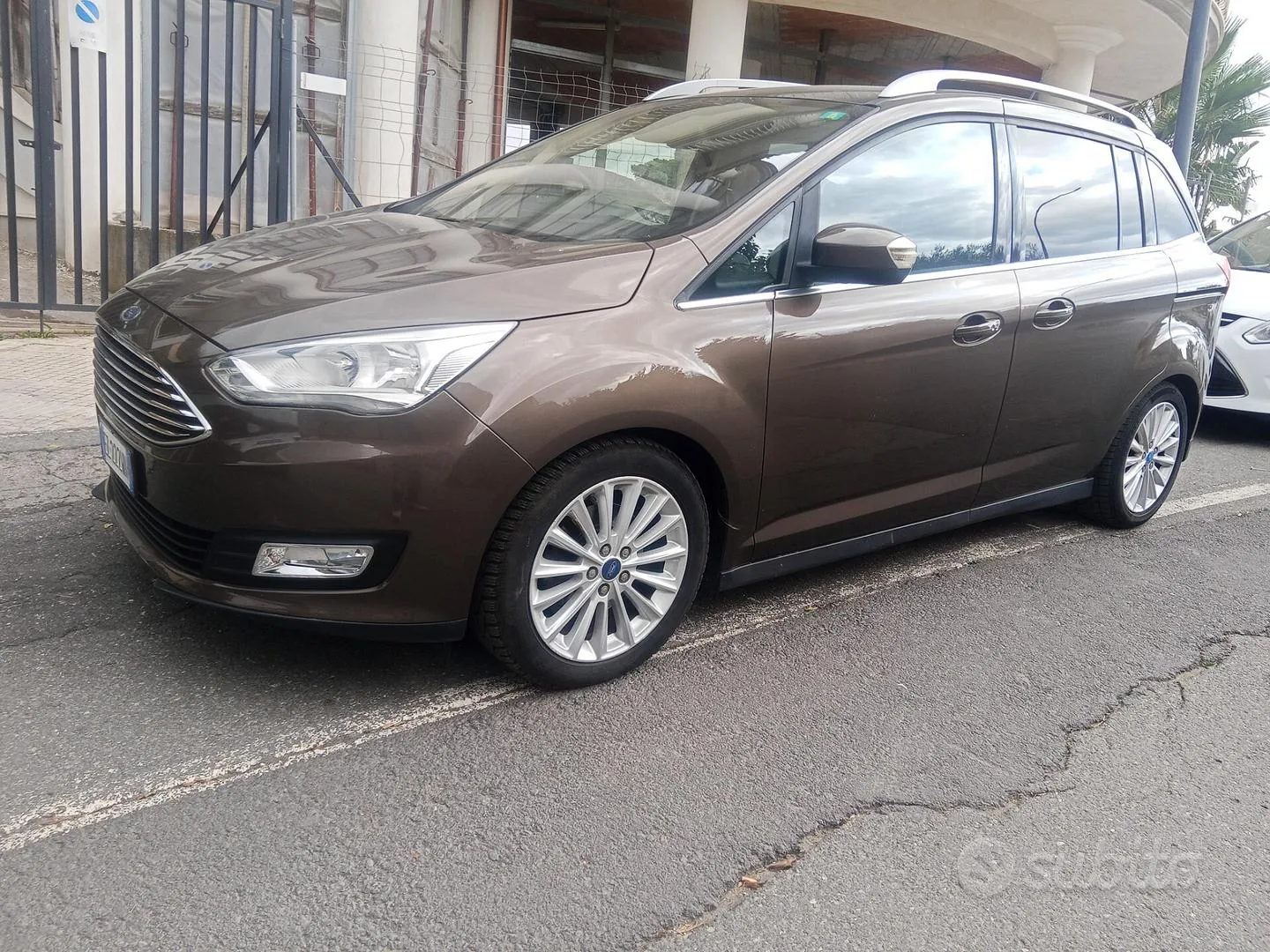 Ford C-Max 2015 photo 2