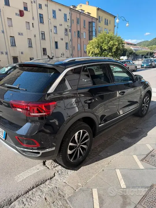 Volkswagen T-Roc 2023 photo 2
