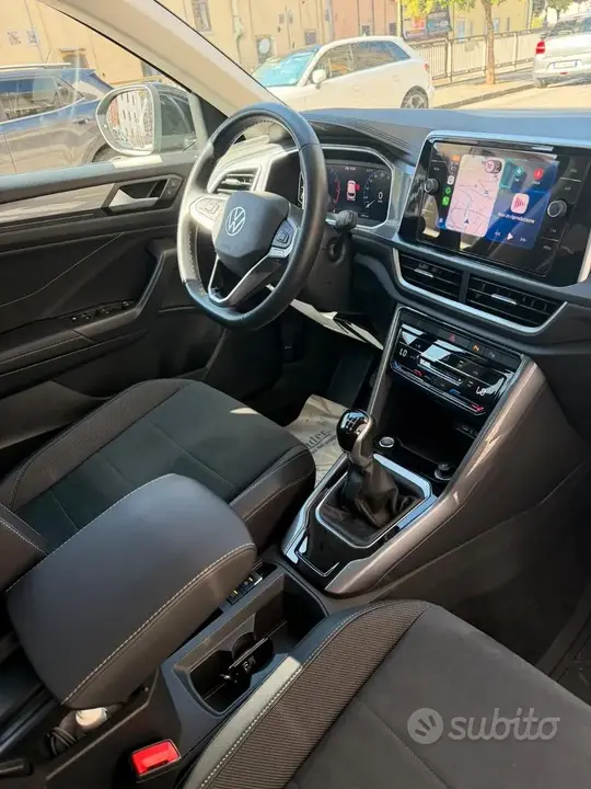 Volkswagen T-Roc 2023 photo 3