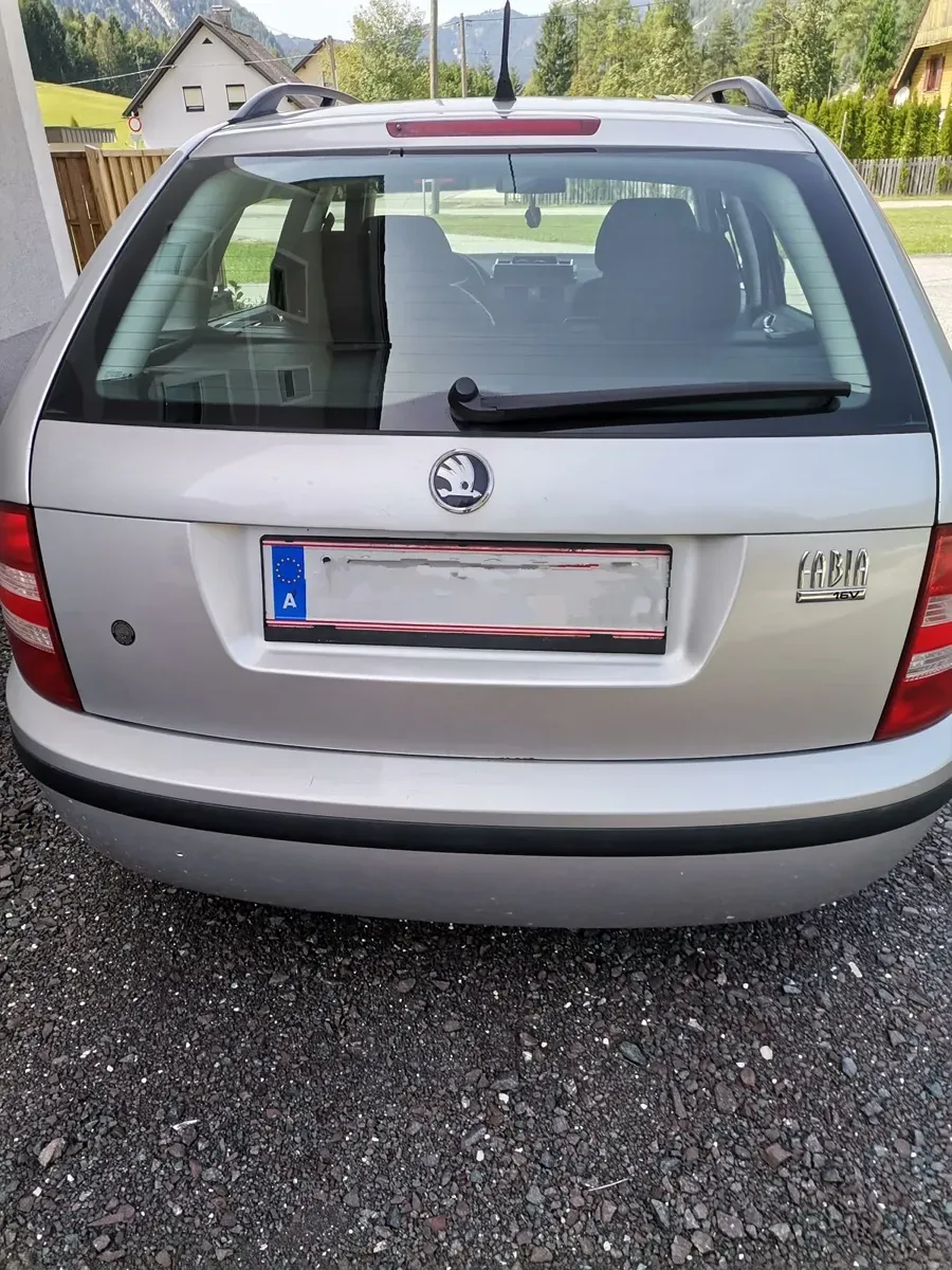 Skoda Fabia 2006 photo 2