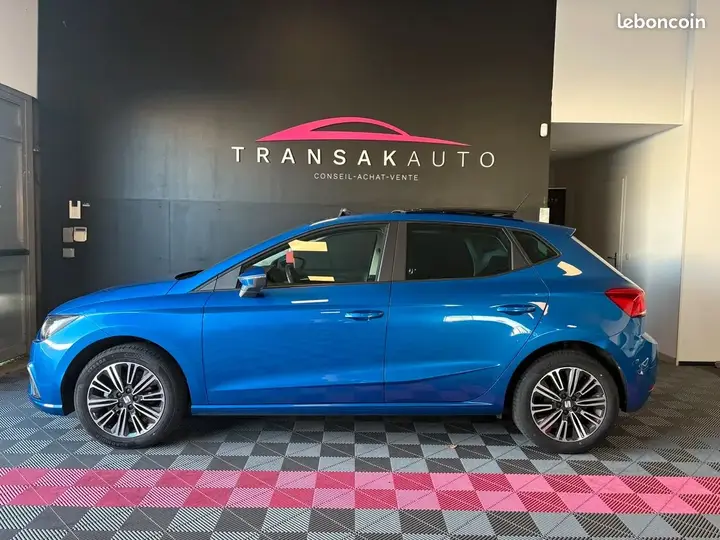 Seat Ibiza 2023 photo 2