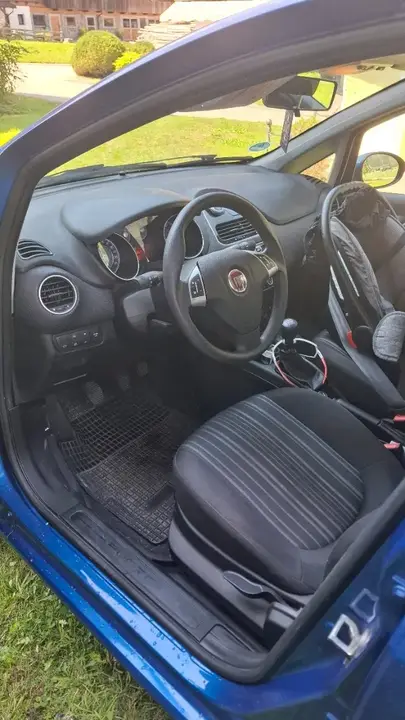 Fiat Punto 2011 photo 3