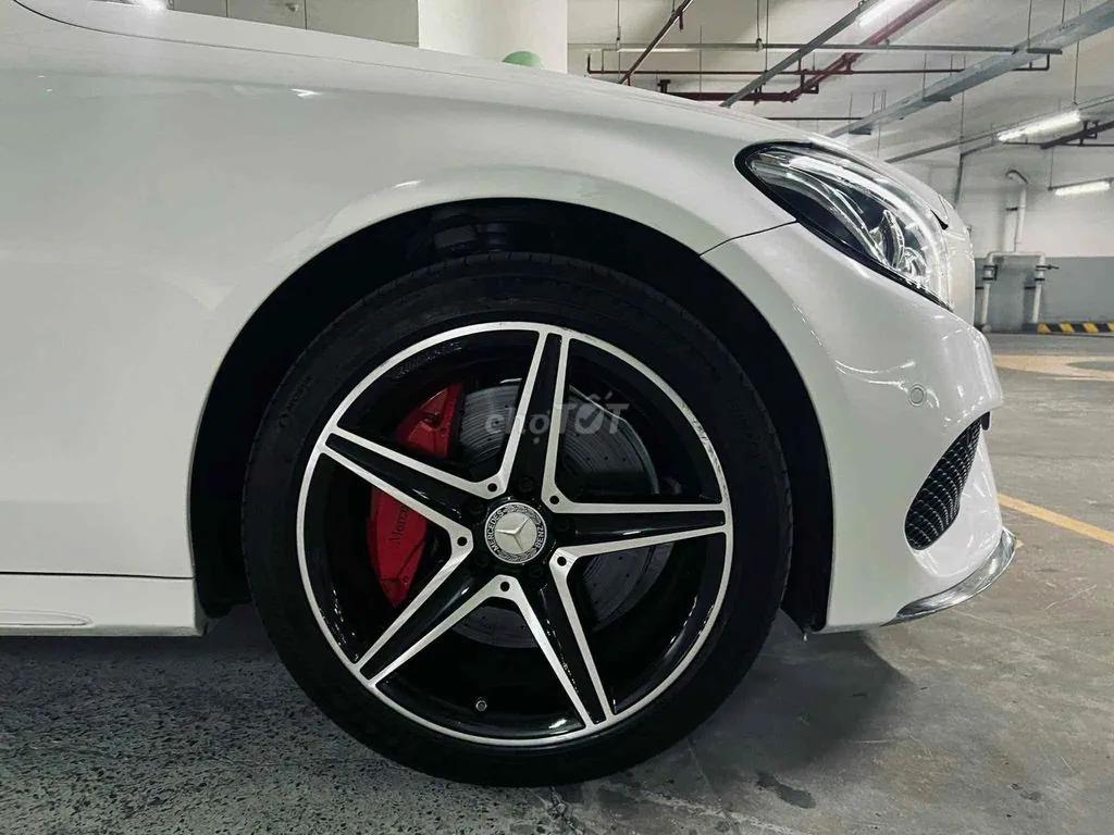 Mercedes-Benz C300 2016 photo 4