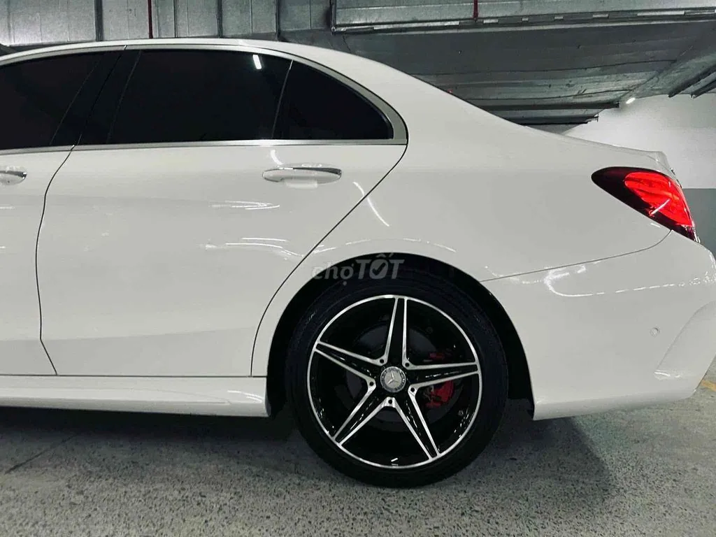 Mercedes-Benz C300 2016 photo 3