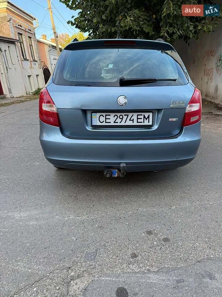 Skoda Fabia 2010 photo 2