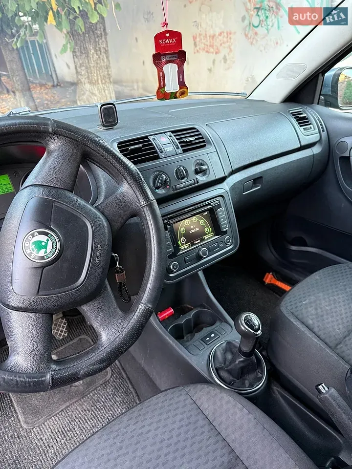 Skoda Fabia 2010 photo 5