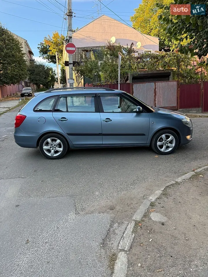 Skoda Fabia 2010 photo 3
