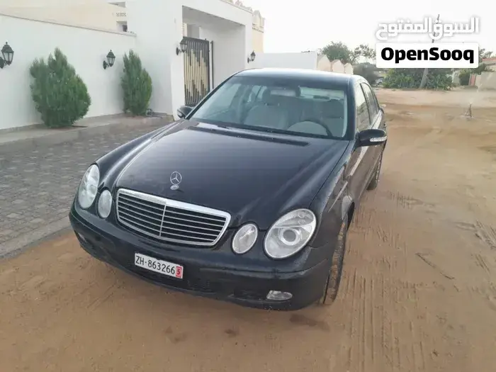 Mercedes-Benz E-Class 2004 photo 2