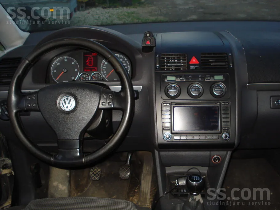 Volkswagen Touran 2006 photo 4