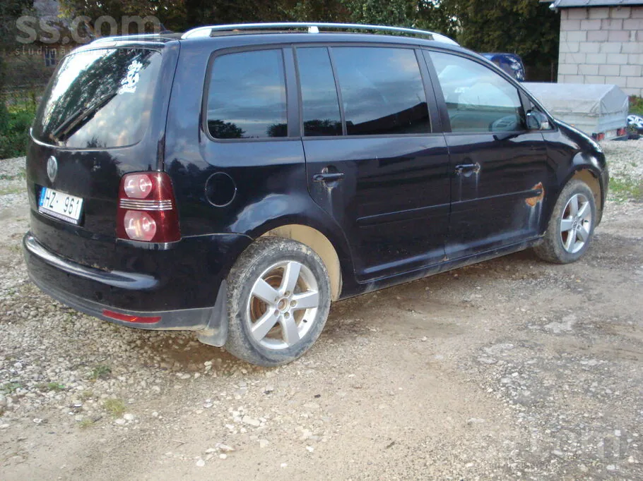 Volkswagen Touran 2006 photo 2