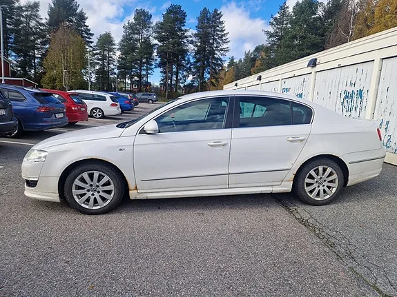 Volkswagen Passat 2010 photo 2