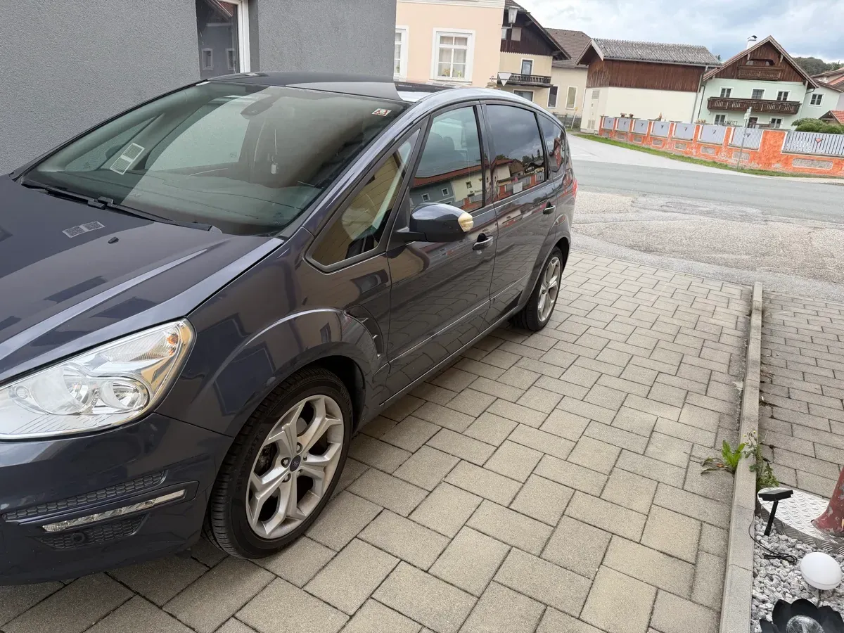Ford S-Max 2011 photo 2